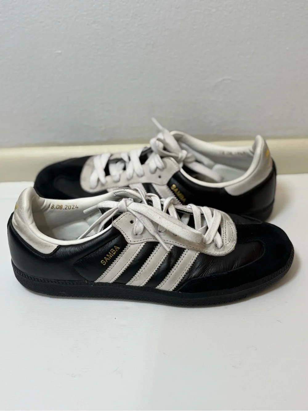 adidas JP5282 Men’s Black and White Classic Three-Stripe Sneakers